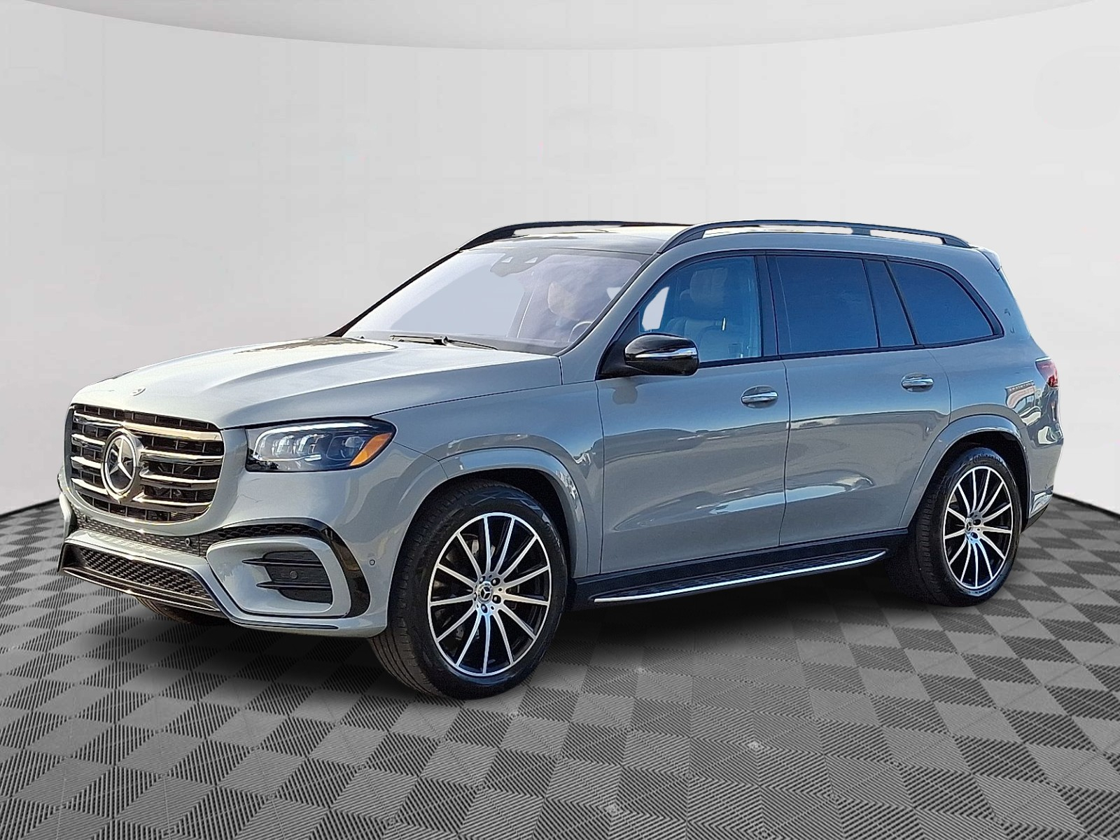 2025 Mercedes Benz GLS 580 4MATIC photo 3