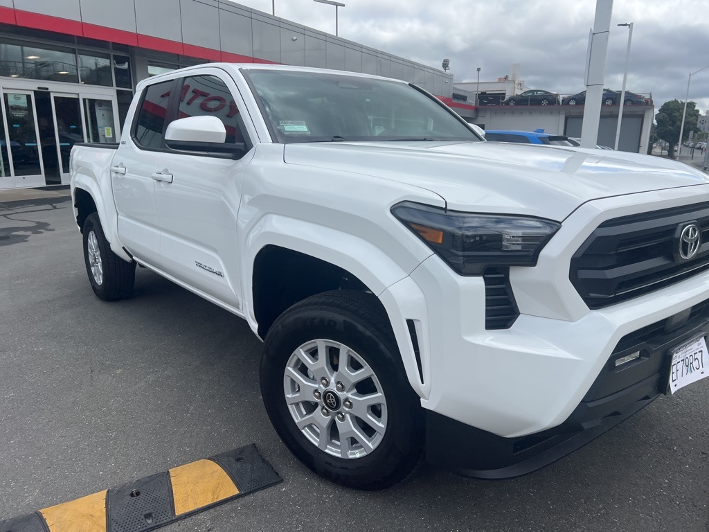 2025 Toyota Tacoma SR5 photo 7