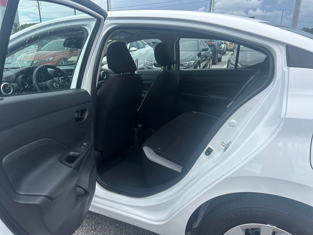 2025 Nissan Versa 1.6 S photo 13
