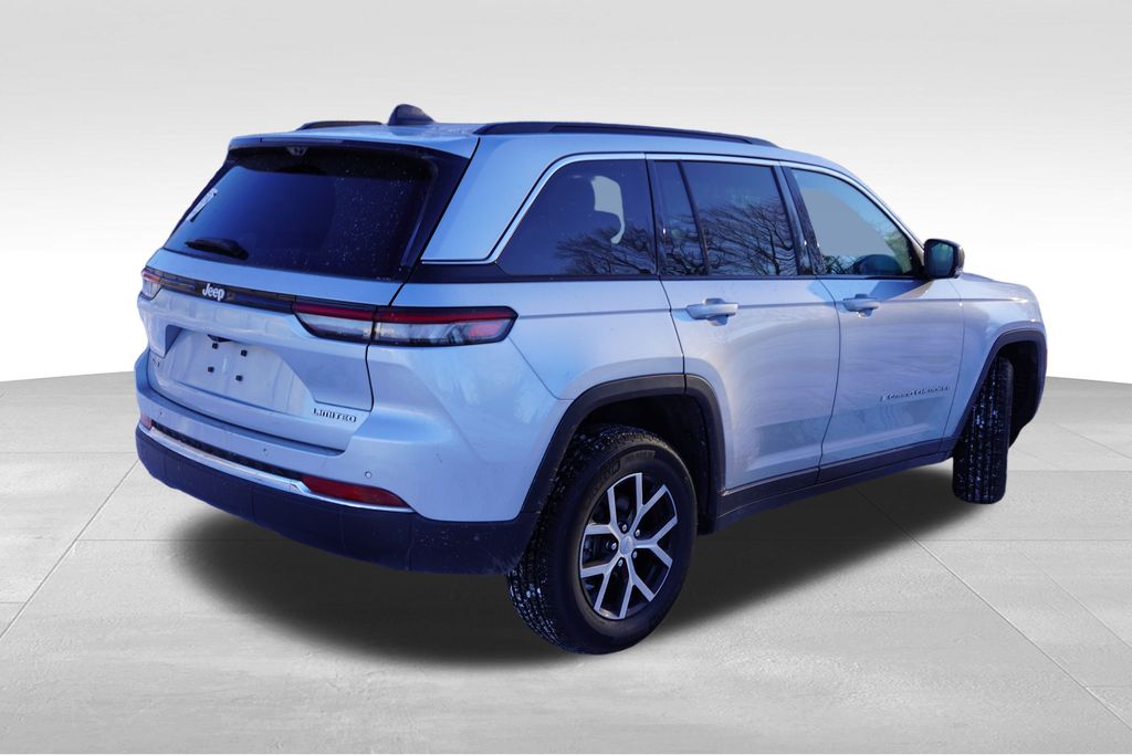 2024 Jeep Grand Cherokee Limited photo 2
