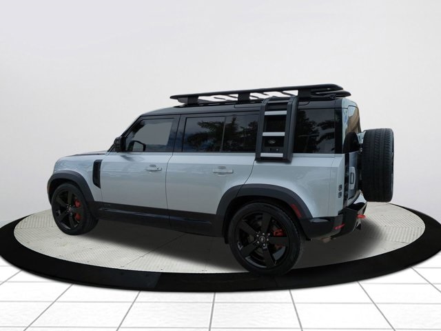 2023 Land Rover Defender 110 photo 4