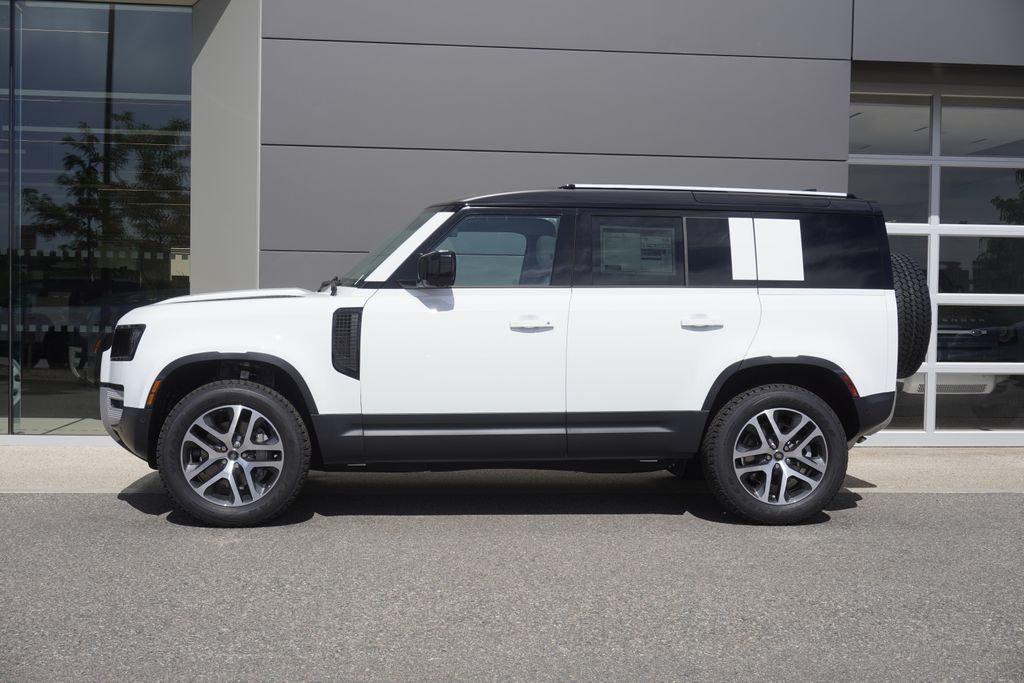 2025 Land Rover Defender 110 S photo 8