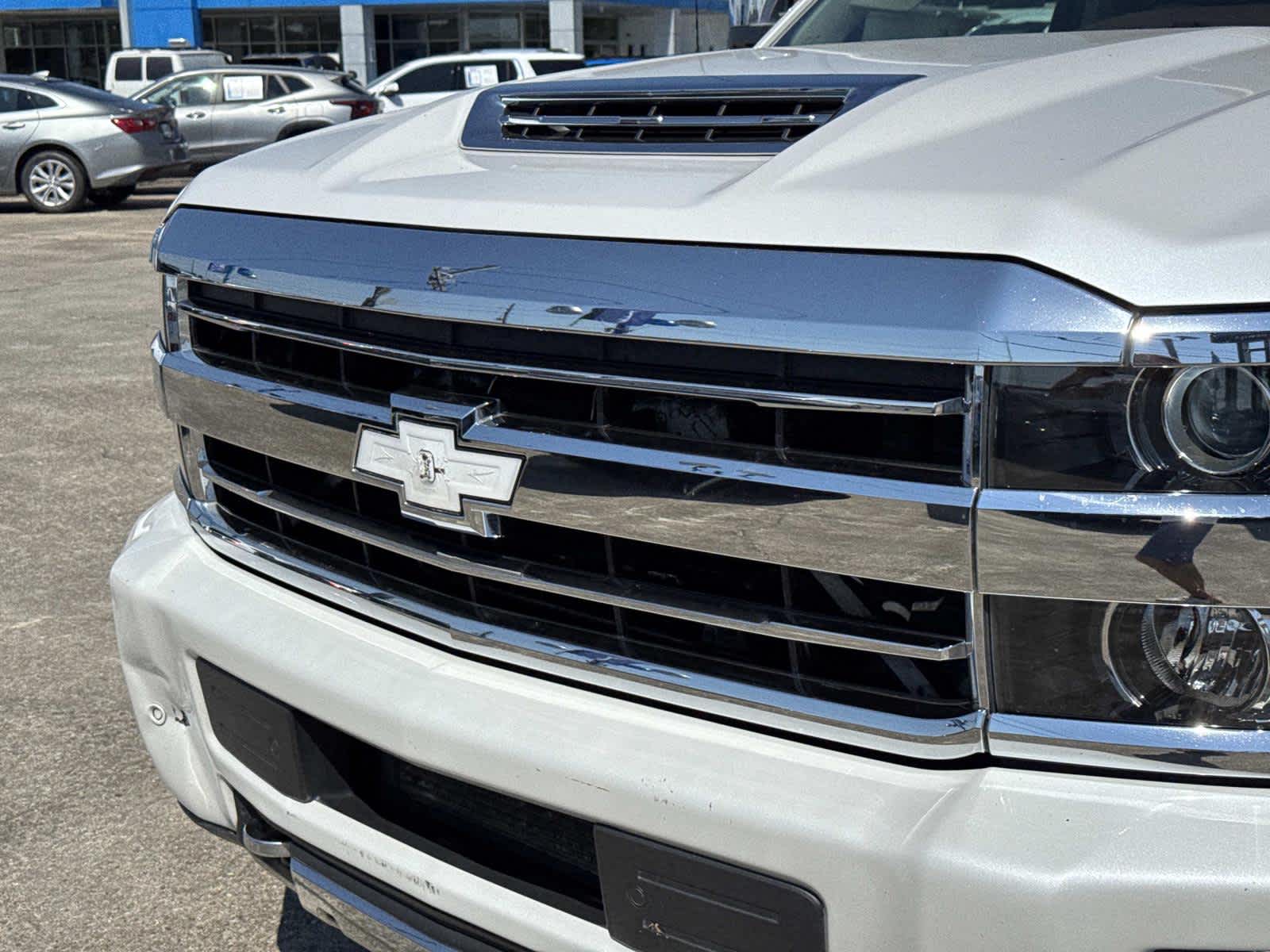 2019 Chevrolet Silverado High Country photo 3