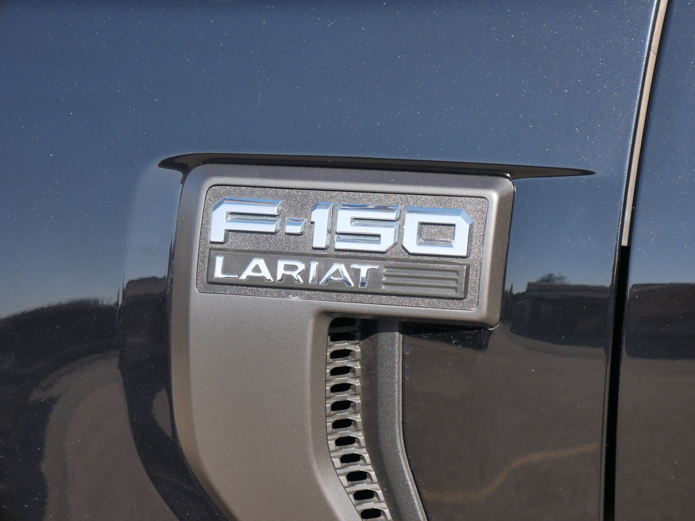 2023 Ford F-150 Lariat photo 17