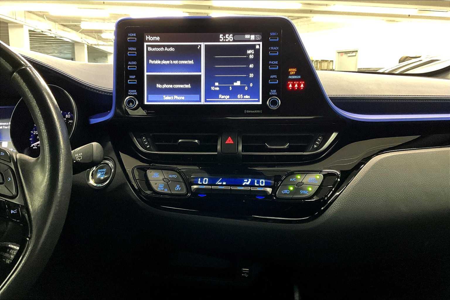 2022 Toyota C-HR XLE photo 32