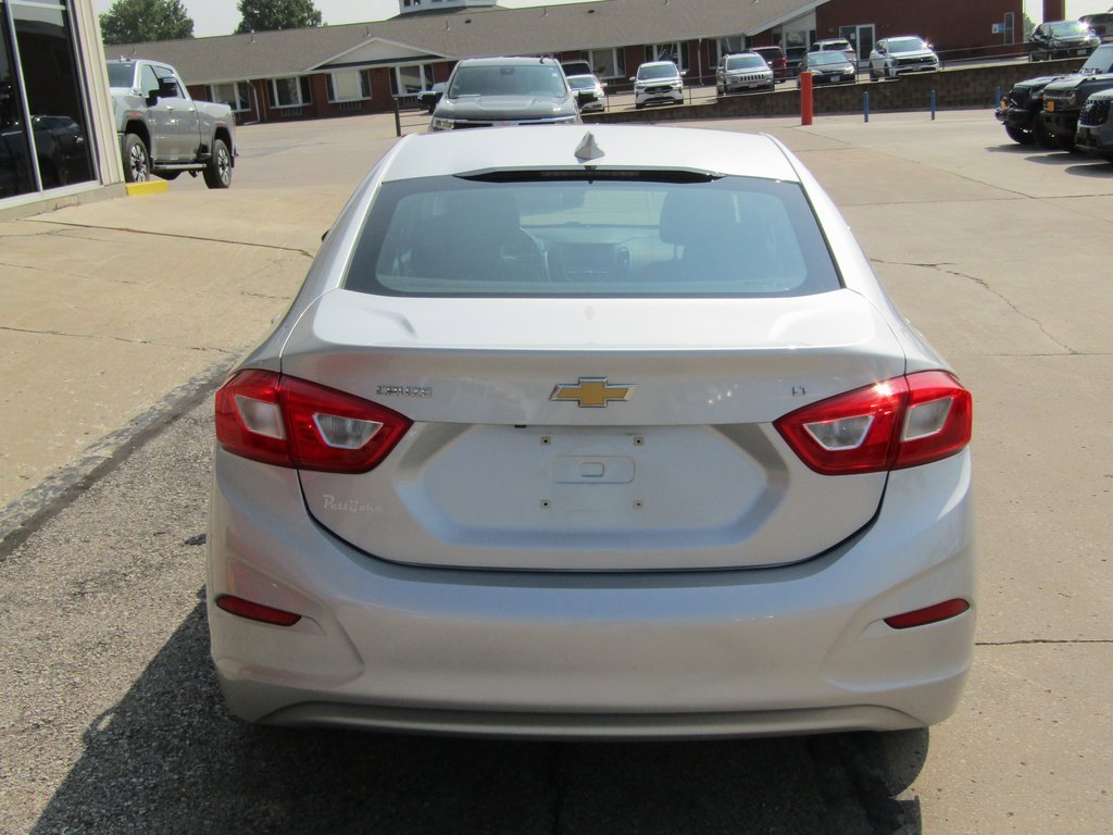 2017 Chevrolet Cruze LT photo 4