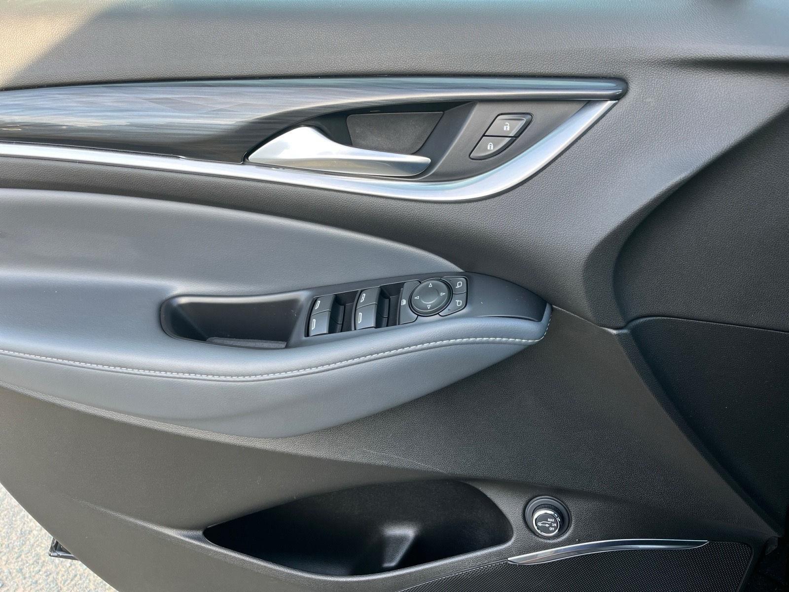 2022 Buick Enclave Essence photo 10