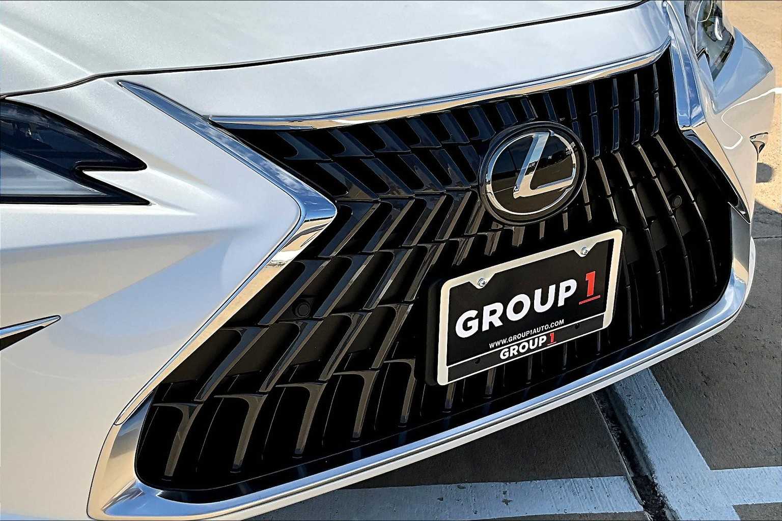 2025 Lexus ES 350 photo 27