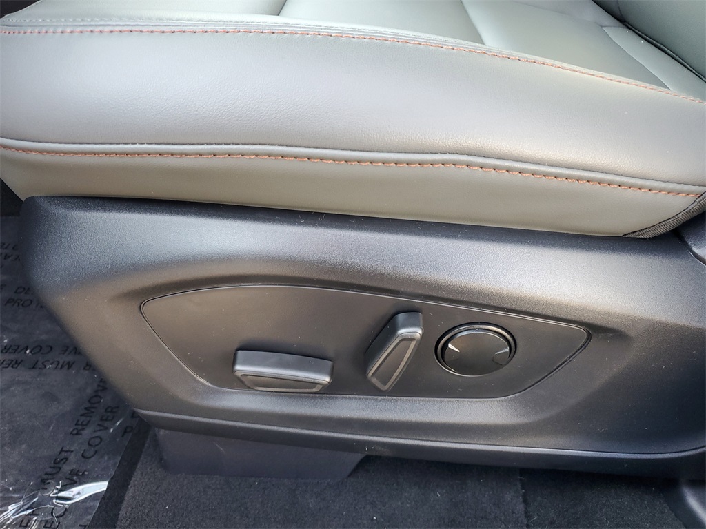 2025 Ford Explorer photo 5