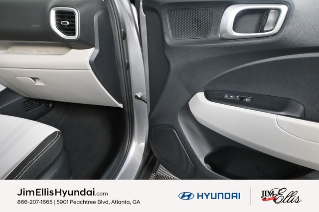 2023 Hyundai Venue SEL photo 19