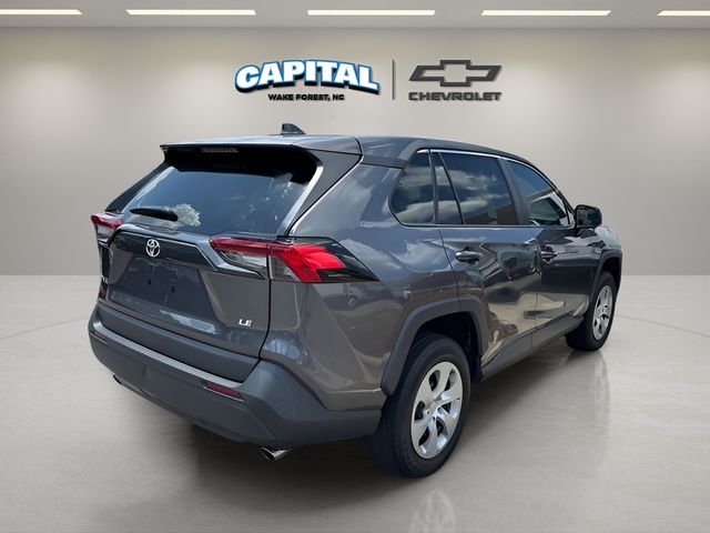 2022 Toyota RAV4 LE photo 5