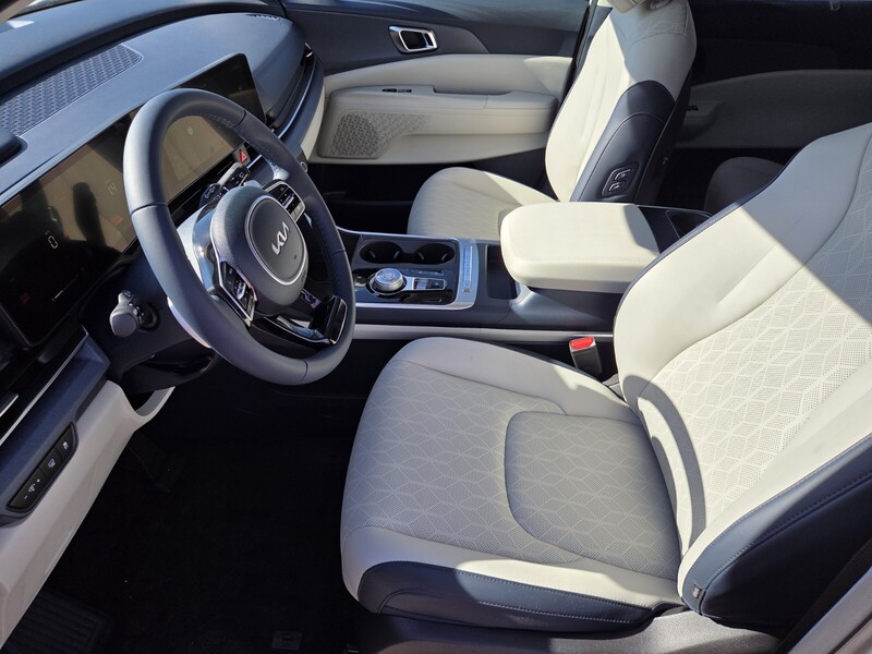 2026 Kia Carnival EX photo 3