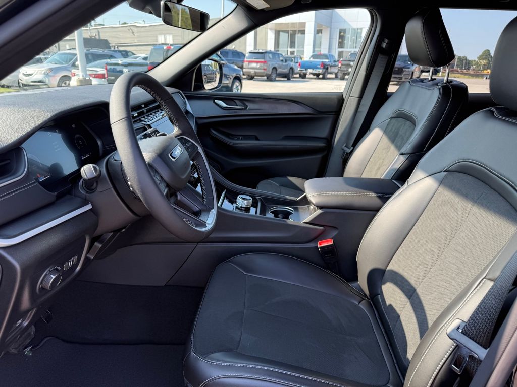 2025 Jeep Grand Cherokee Altitude X photo 9