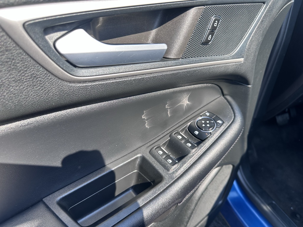 2023 Ford Edge SEL photo 3