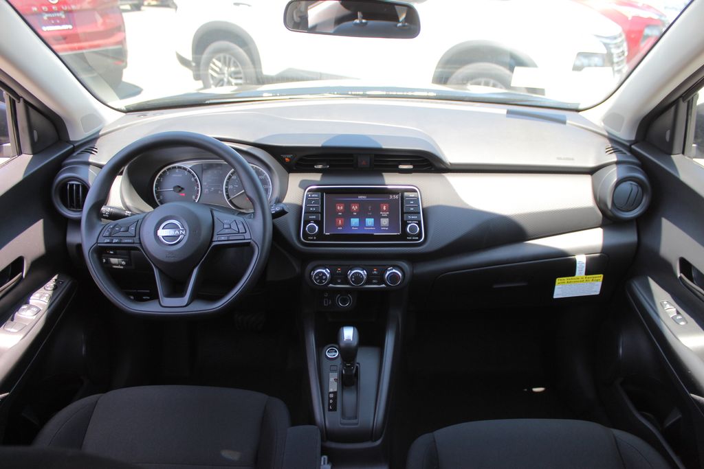 2025 Nissan Kicks Play S photo 14