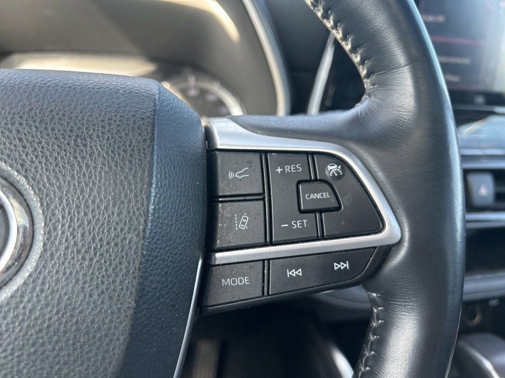 2022 Toyota Highlander Limited photo 21