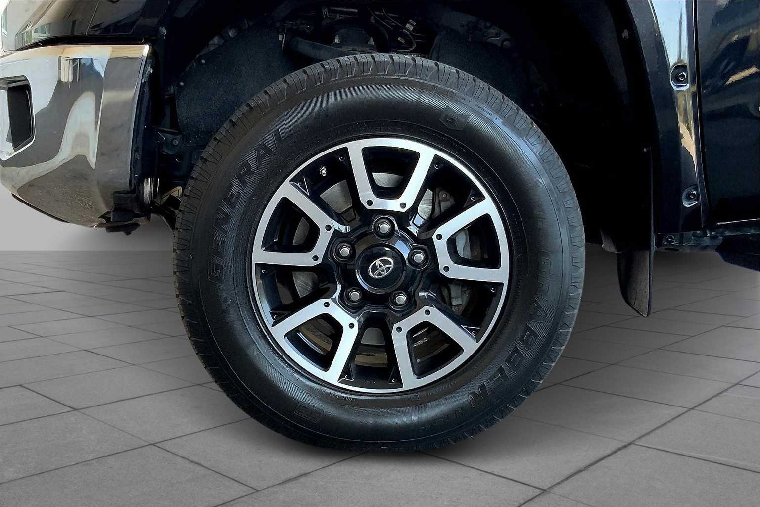 2018 Toyota Tundra Limited CrewMax photo 9