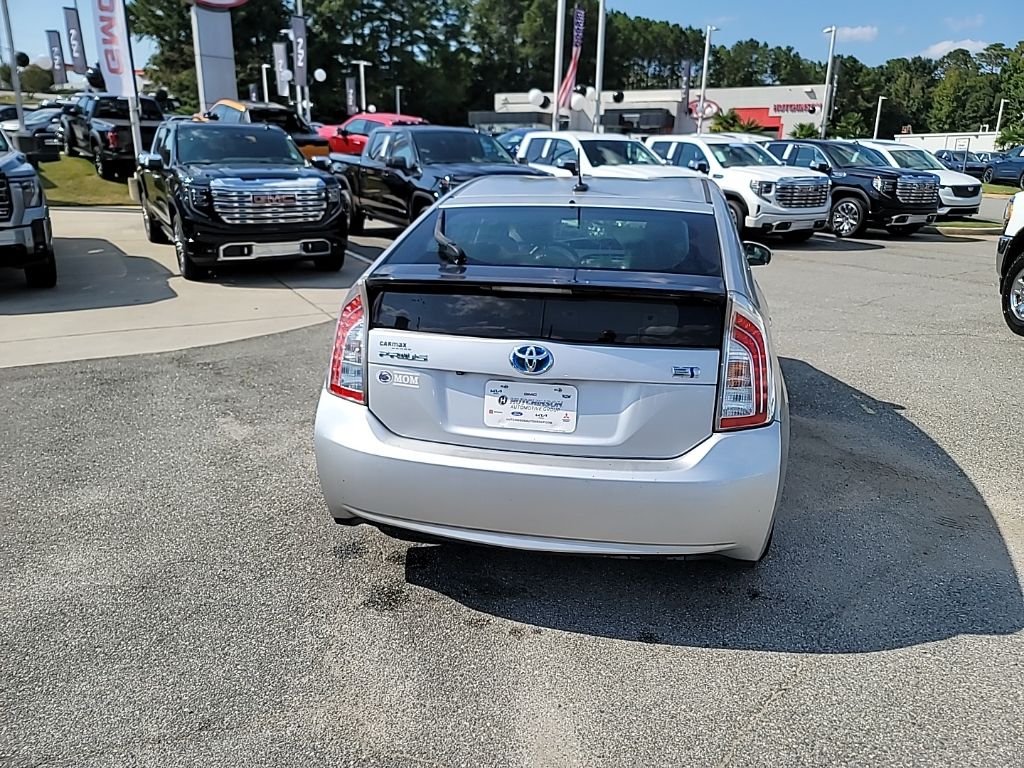 2015 Toyota Prius Four photo 6