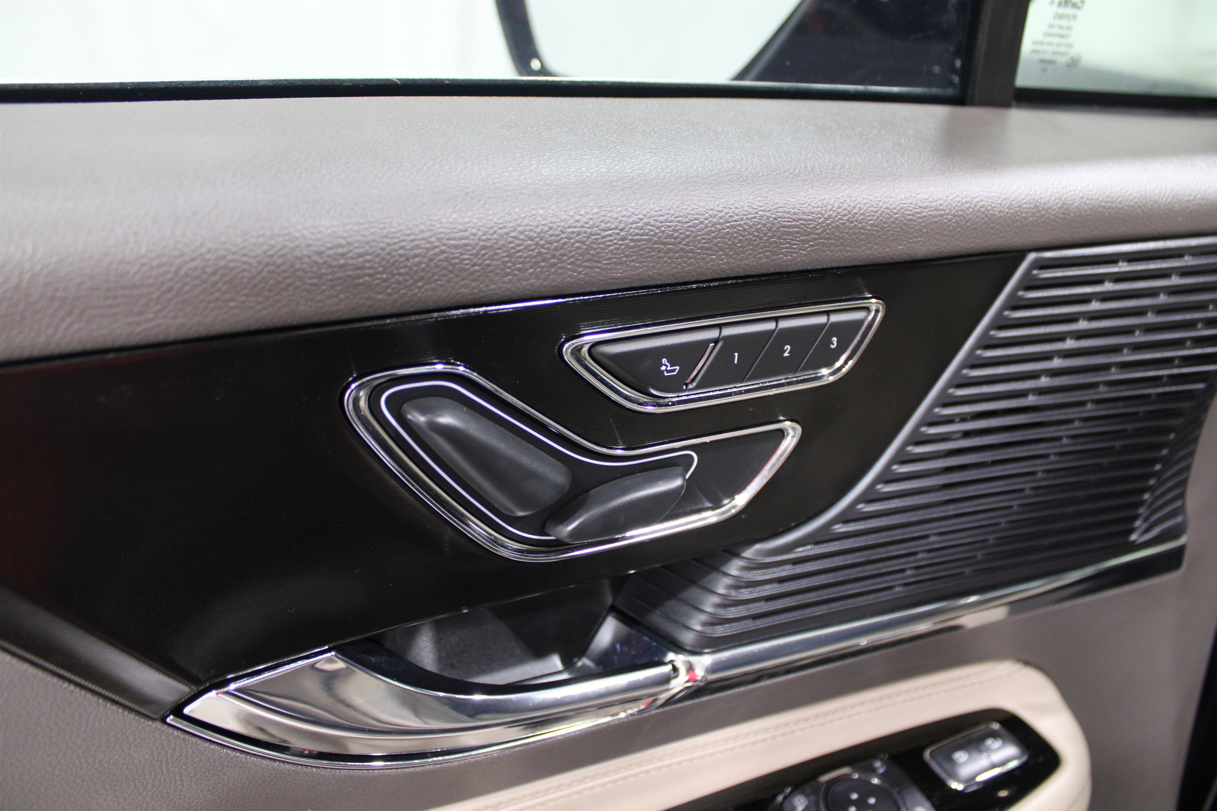 2022 Lincoln Corsair Standard photo 5