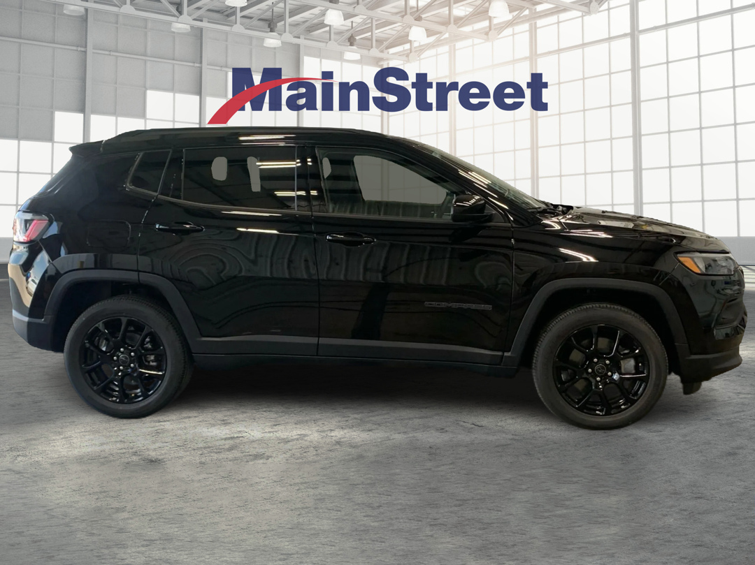 2025 Jeep Compass North Edition Latitude photo 3