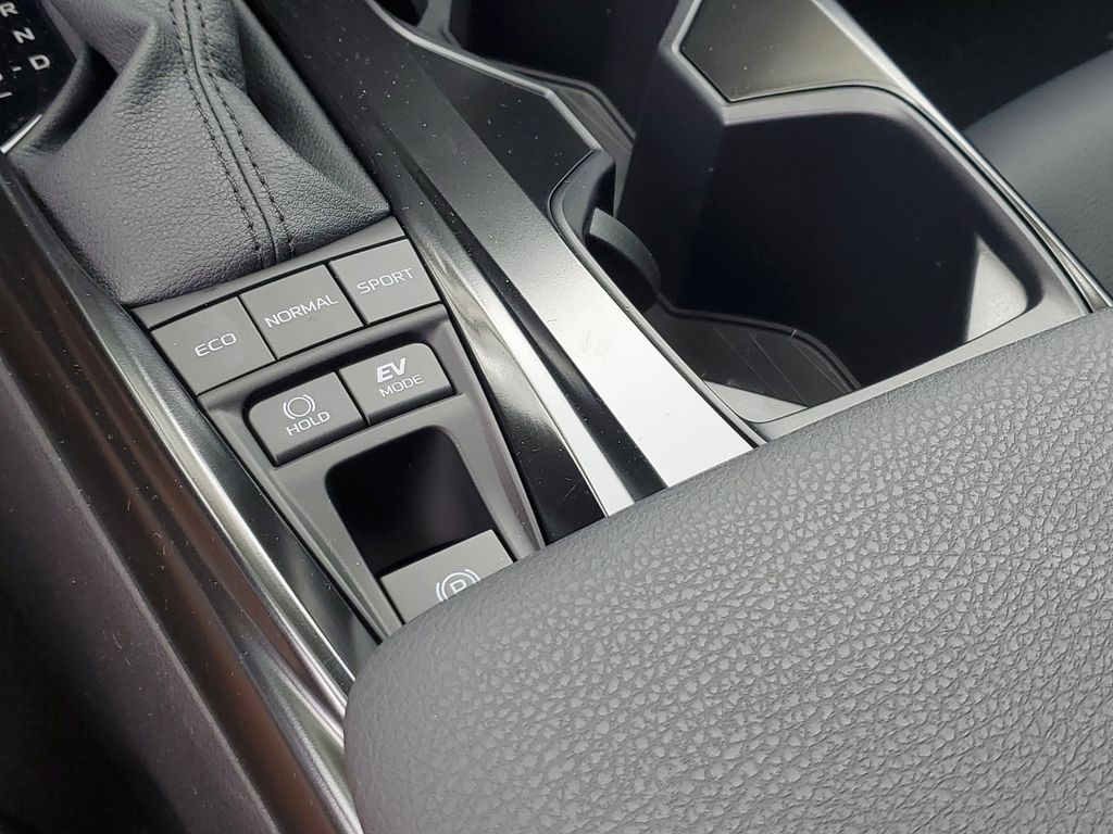 2025 Toyota Camry SE photo 25
