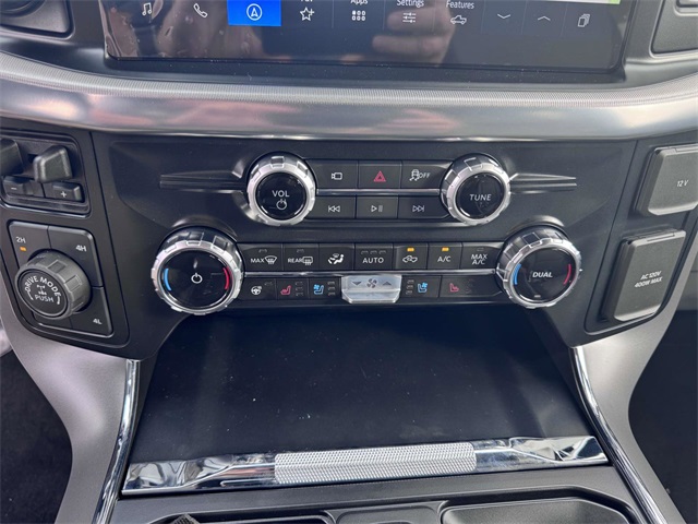 2025 Ford F-150 Lariat photo 12