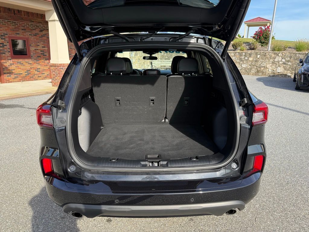 2023 Ford Escape ST-Line photo 24