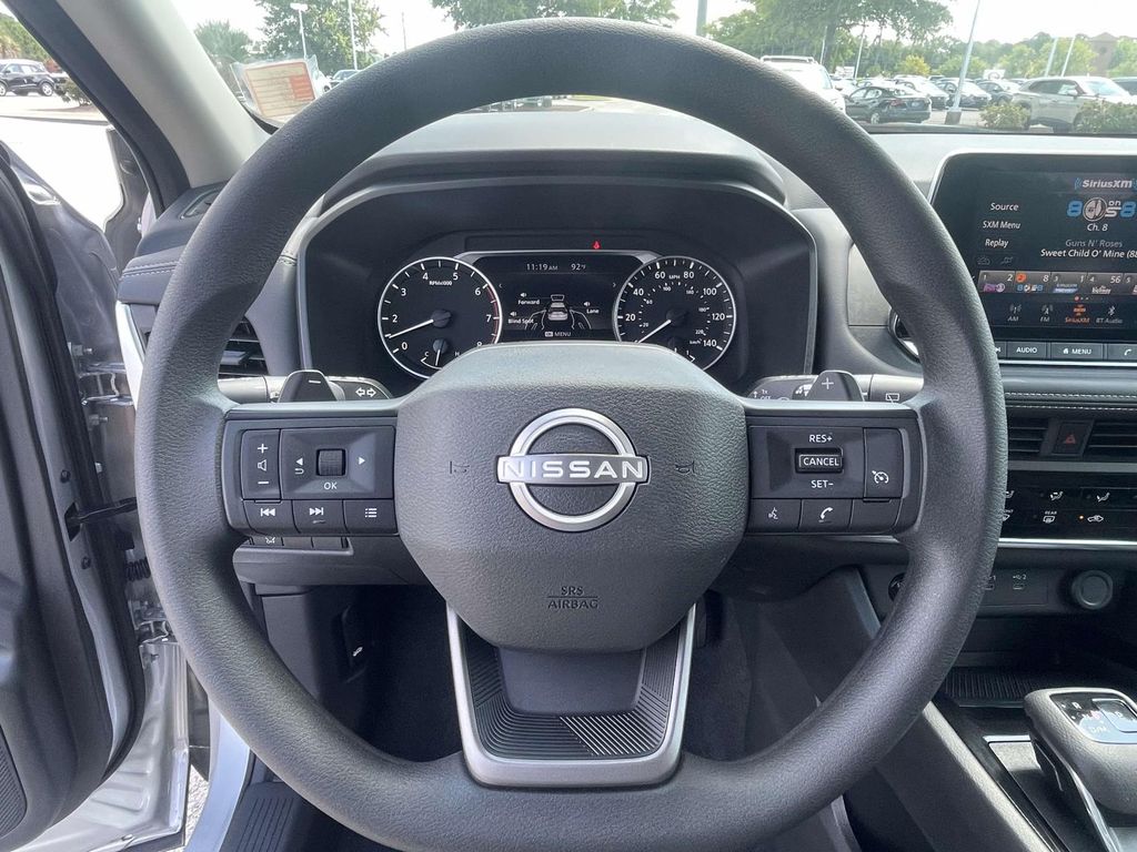 2025 Nissan Rogue S photo 14