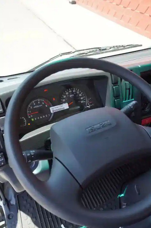 2024 Isuzu NPR photo 3