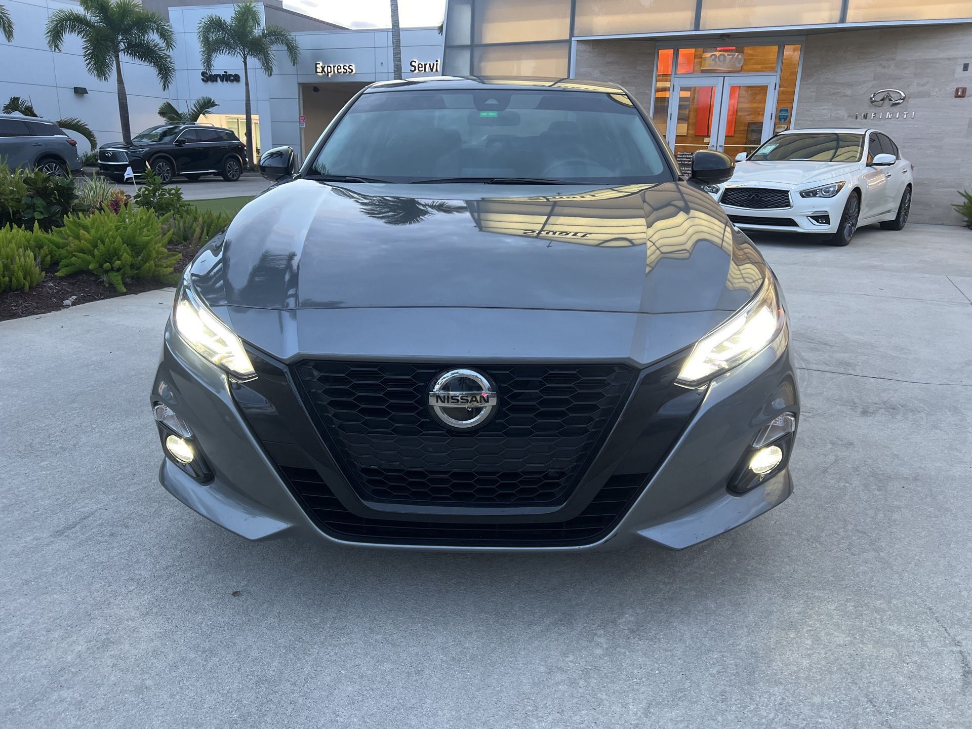 2022 Nissan Altima 2.5 SR photo 3