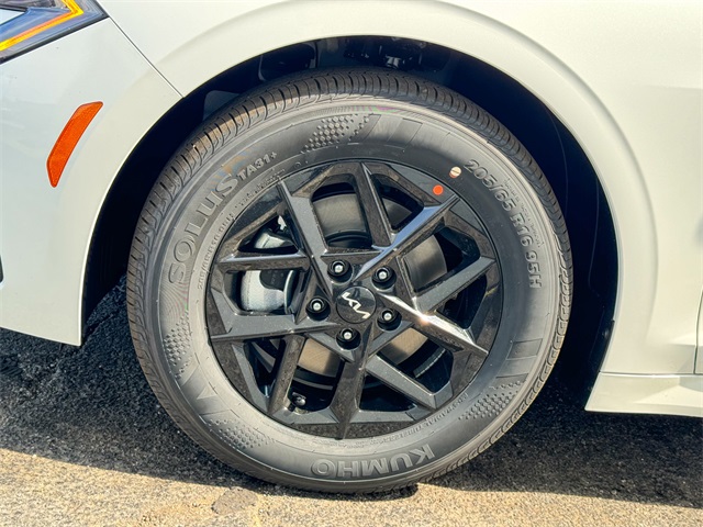 2025 Kia K5 LXS photo 11