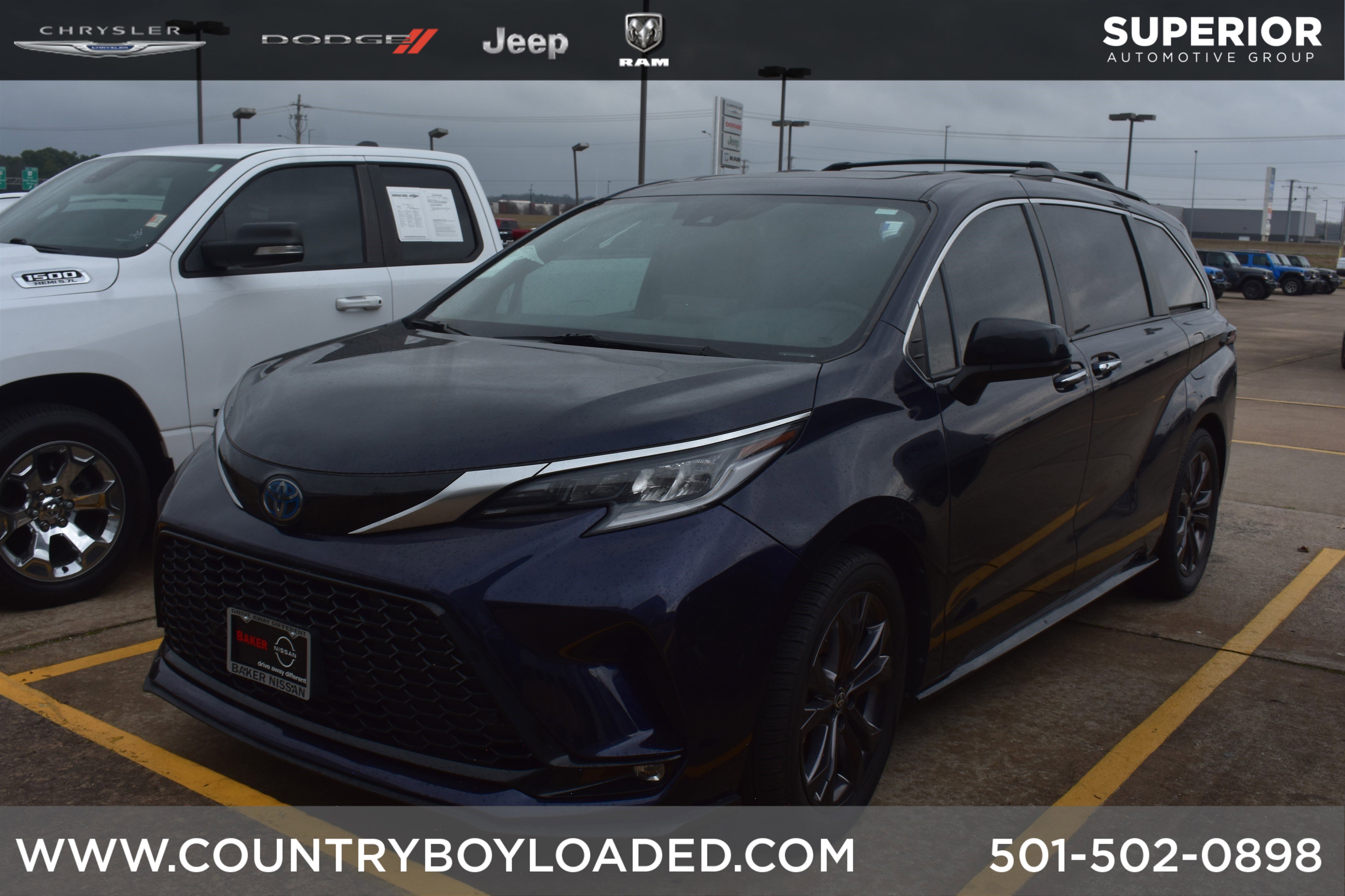 2023 Toyota Sienna XSE's photo