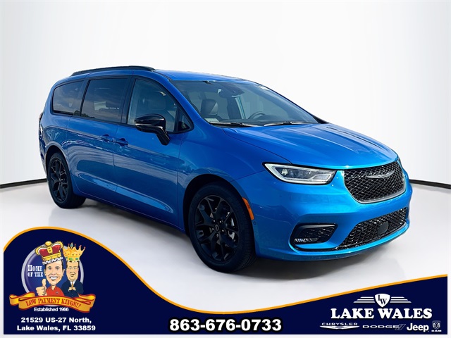 2026 Chrysler Pacifica Select's photo