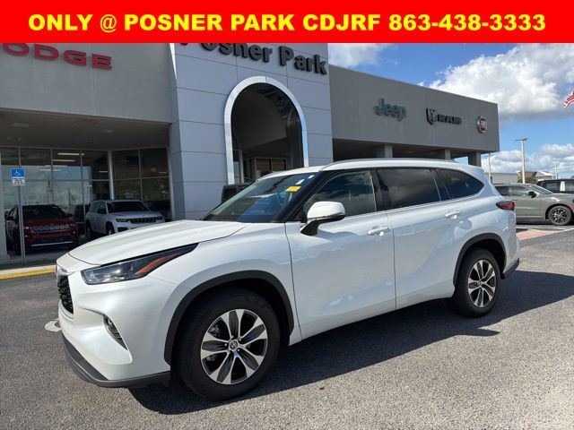 2022 Toyota Highlander XLE's photo