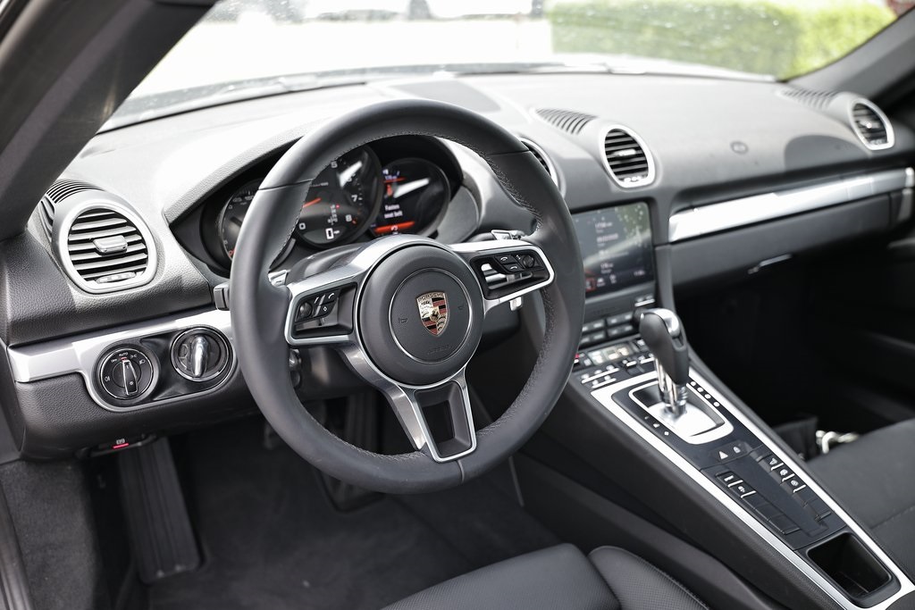 2025 Porsche Cayman Base photo 4
