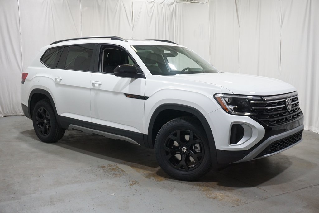 2025 Volkswagen Atlas Peak Edition SE photo 4