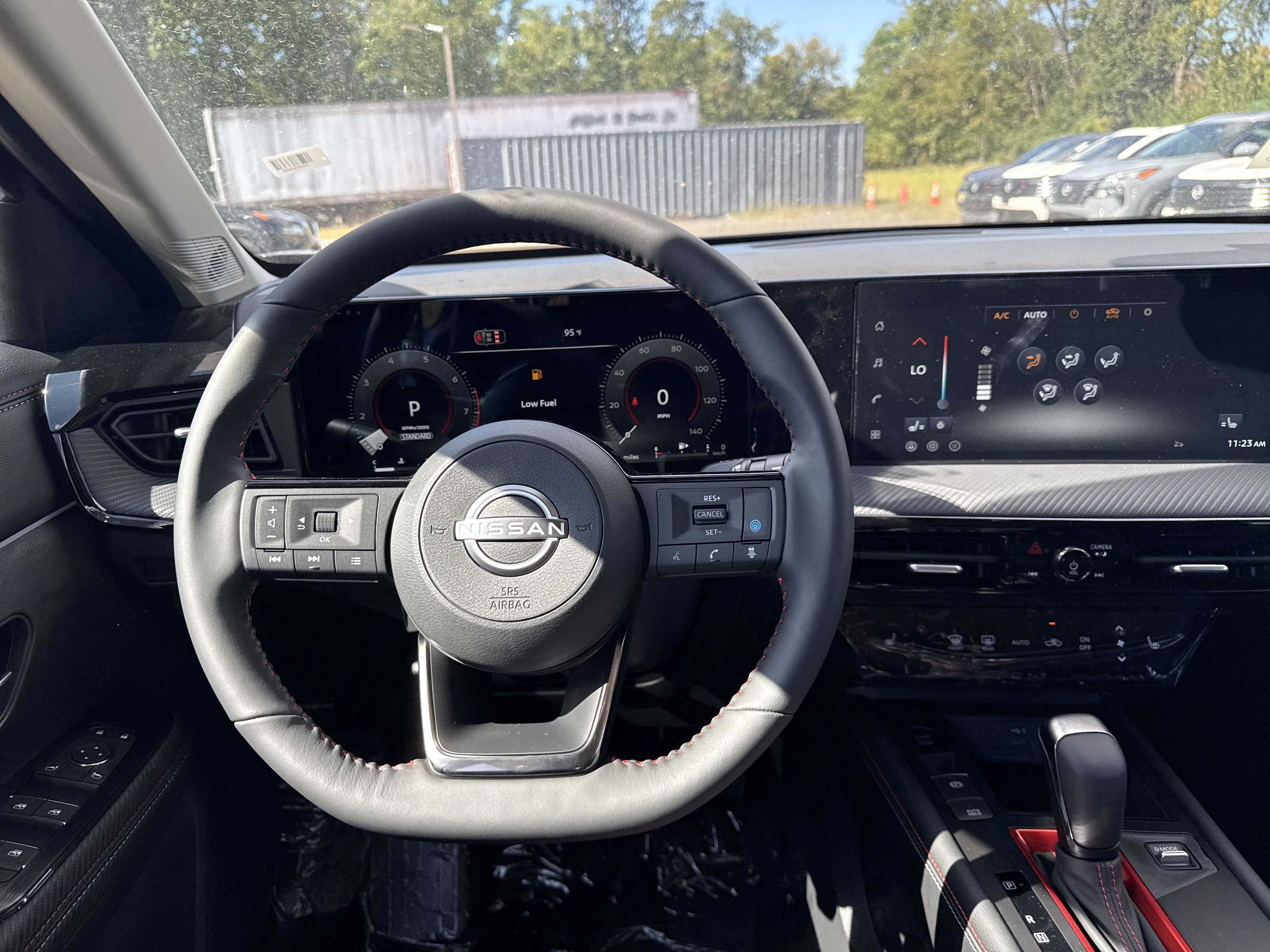 2026 Nissan Kicks SR photo 3