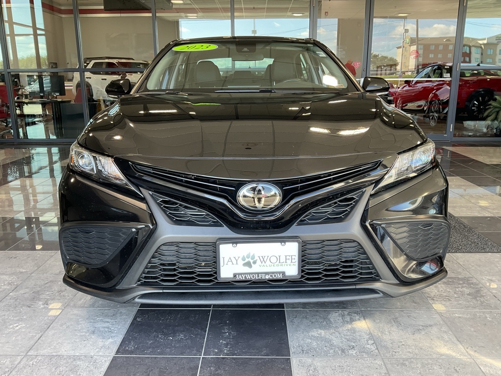 Used 2023 Toyota Camry SE with VIN 4T1G11AK1PU837615 for sale in Kansas City