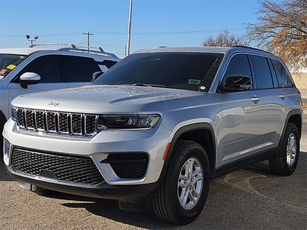 2025 Jeep Grand Cherokee Laredo's photo