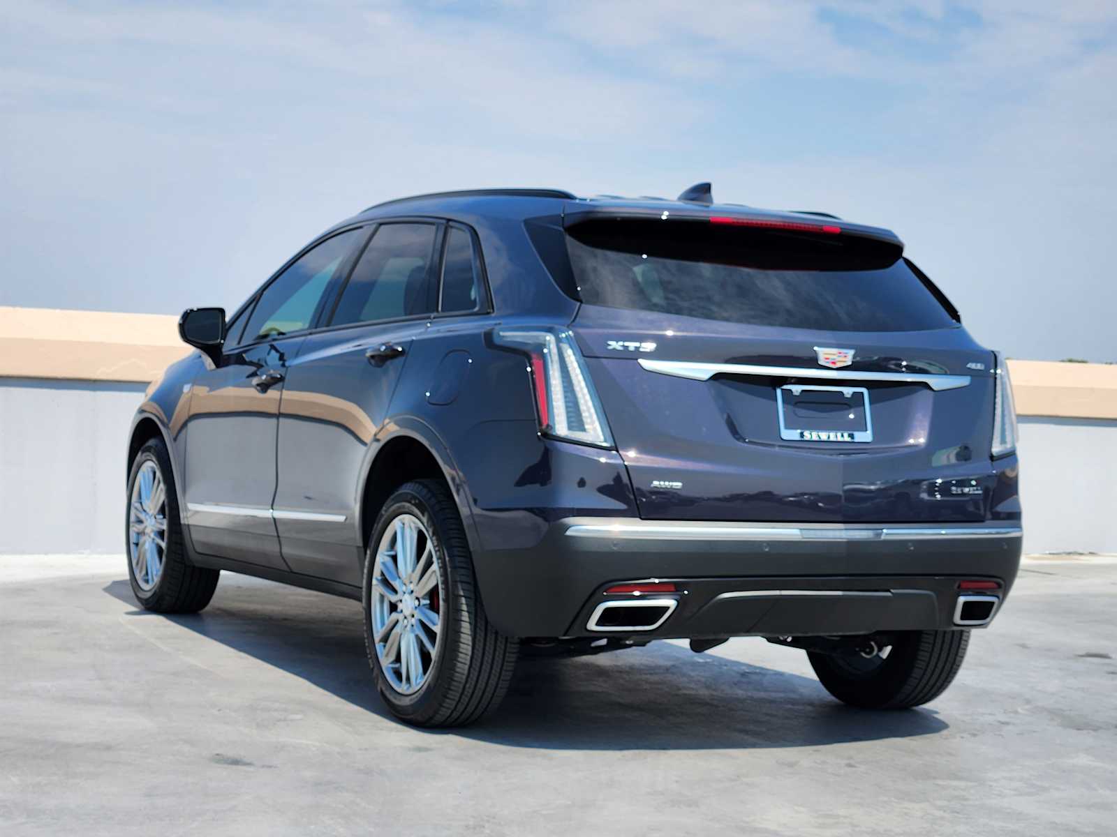 2025 Cadillac XT5 Sport photo 3