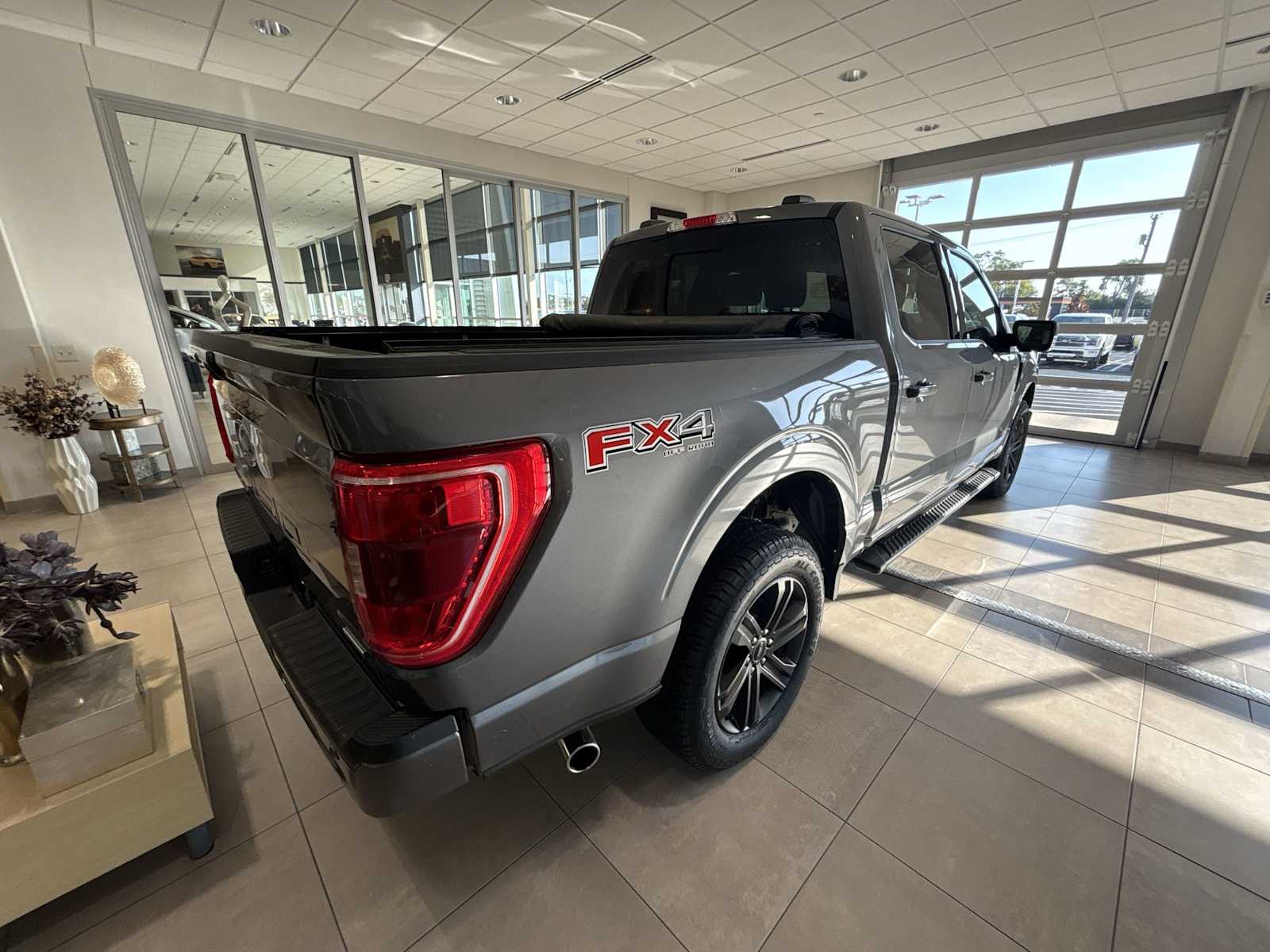 2022 Ford F-150 XLT photo 2