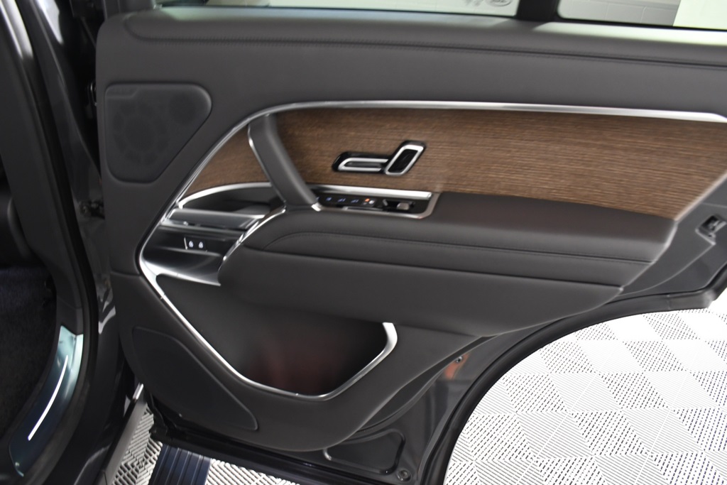 2025 Land Rover Range Rover SE photo 20