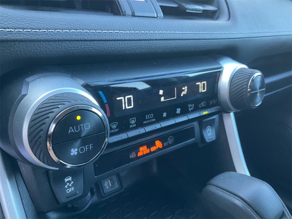 2023 Toyota RAV4 XLE photo 21