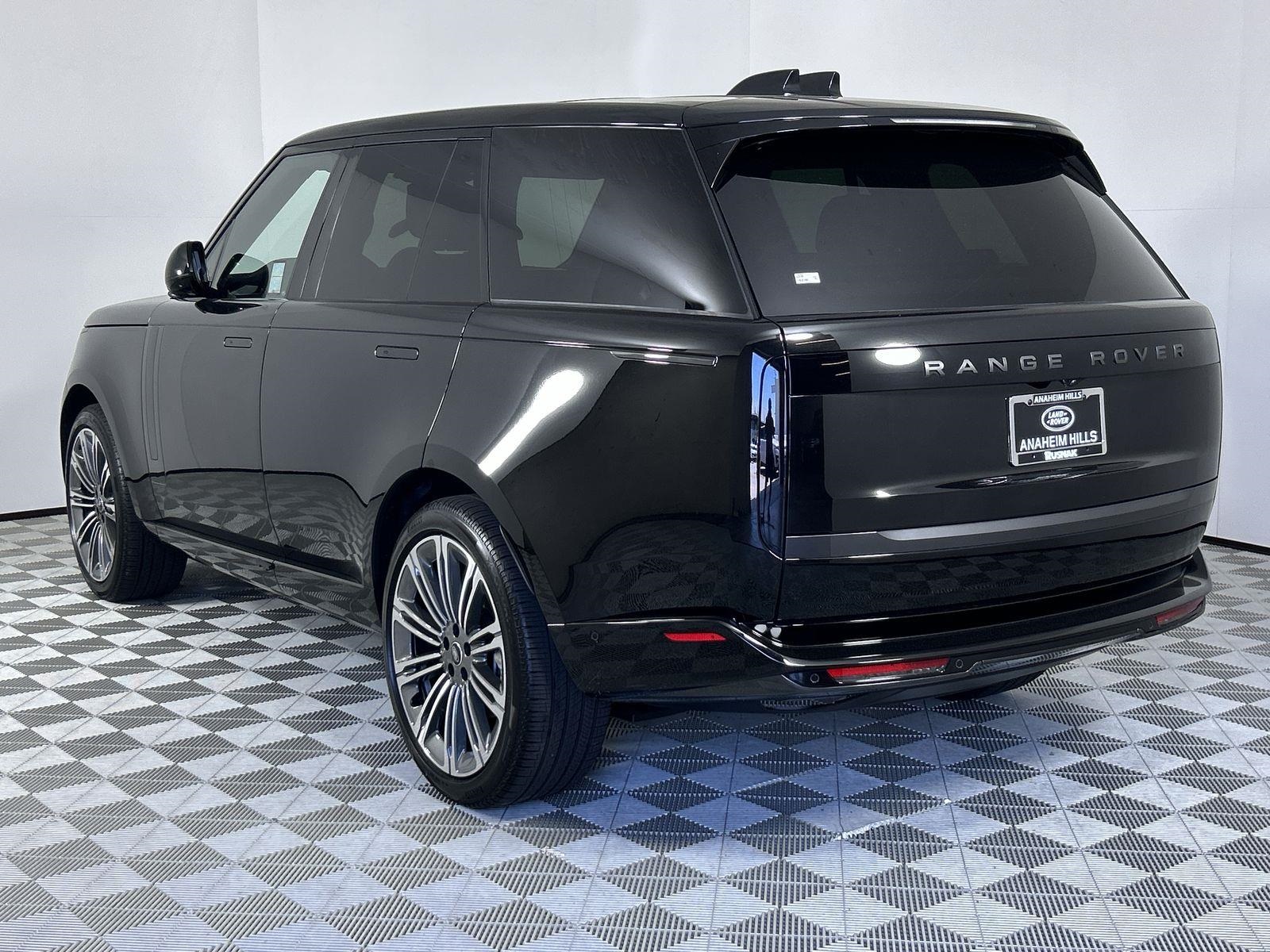 2025 Land Rover Range Rover SE photo 2