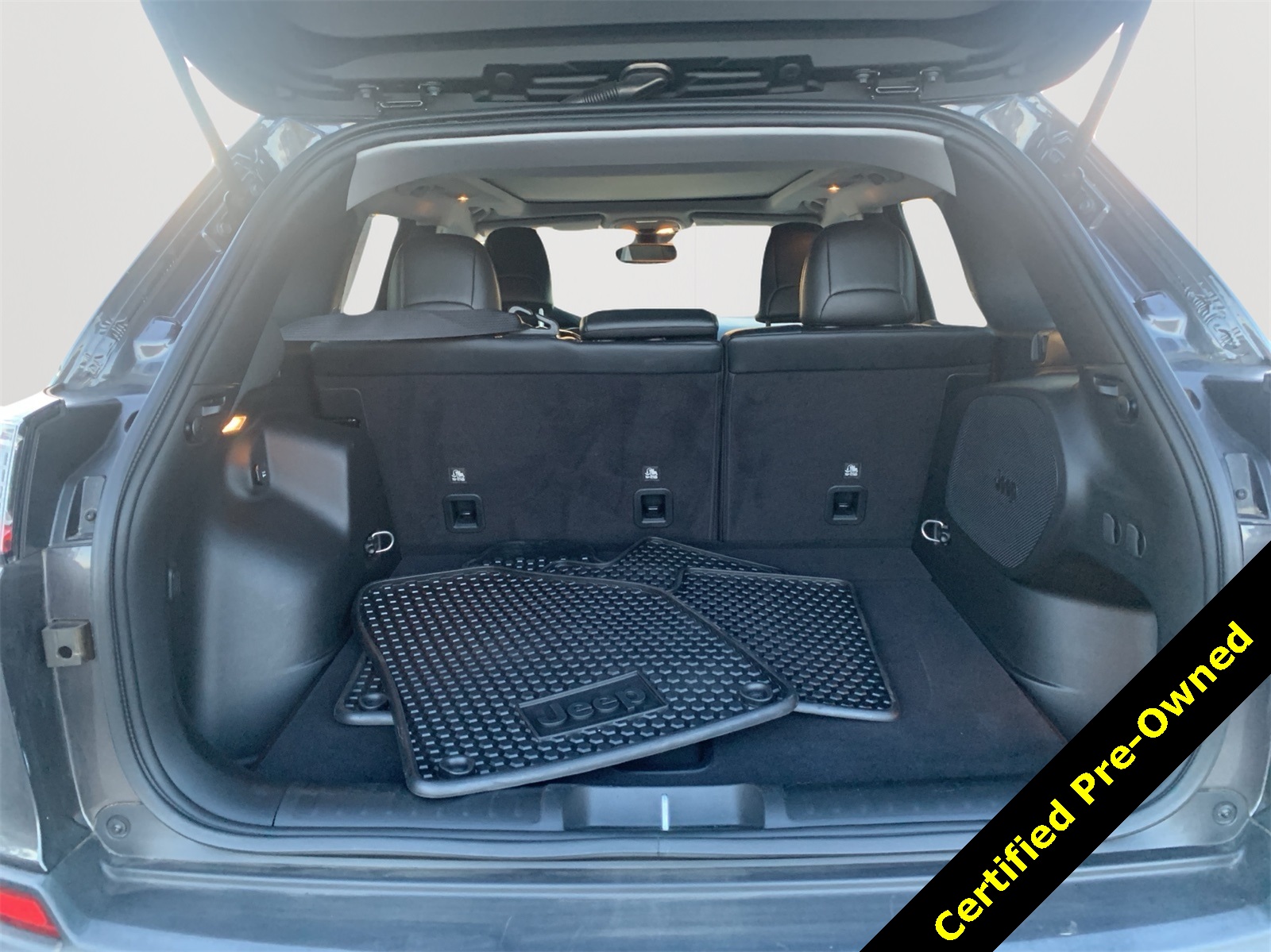 2022 Jeep Cherokee Trailhawk photo 30
