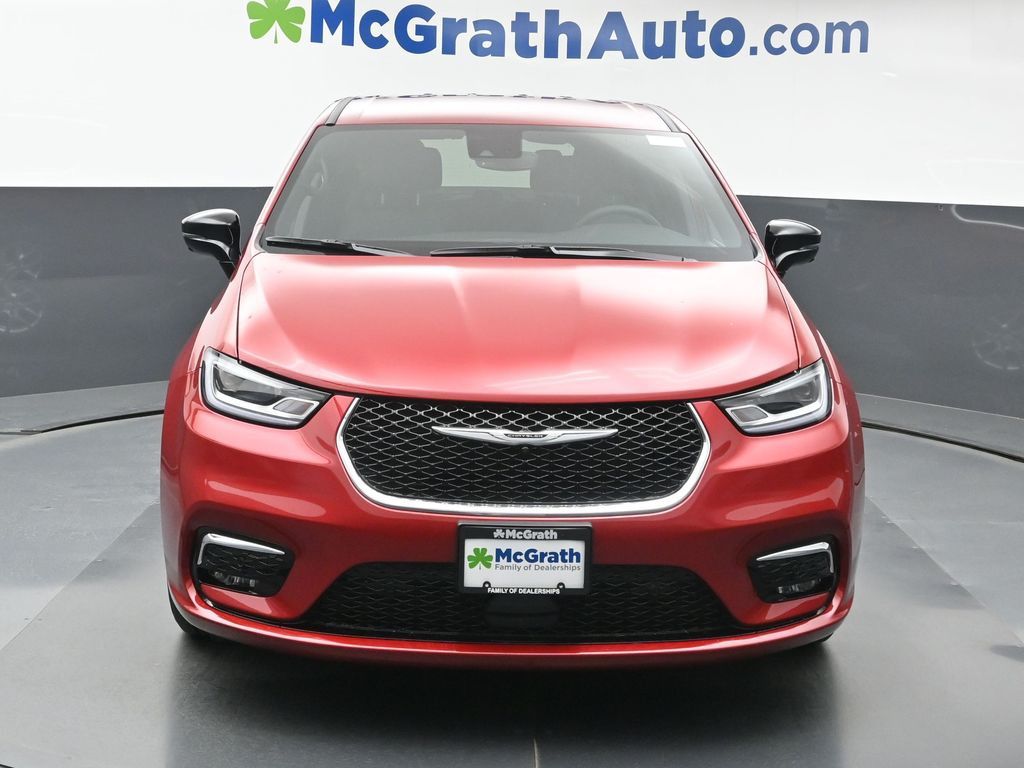2026 Chrysler Pacifica photo 2