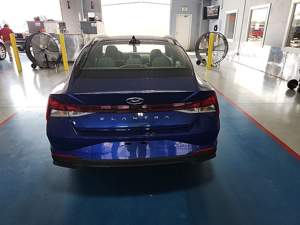 2021 Hyundai Elantra SE photo 5