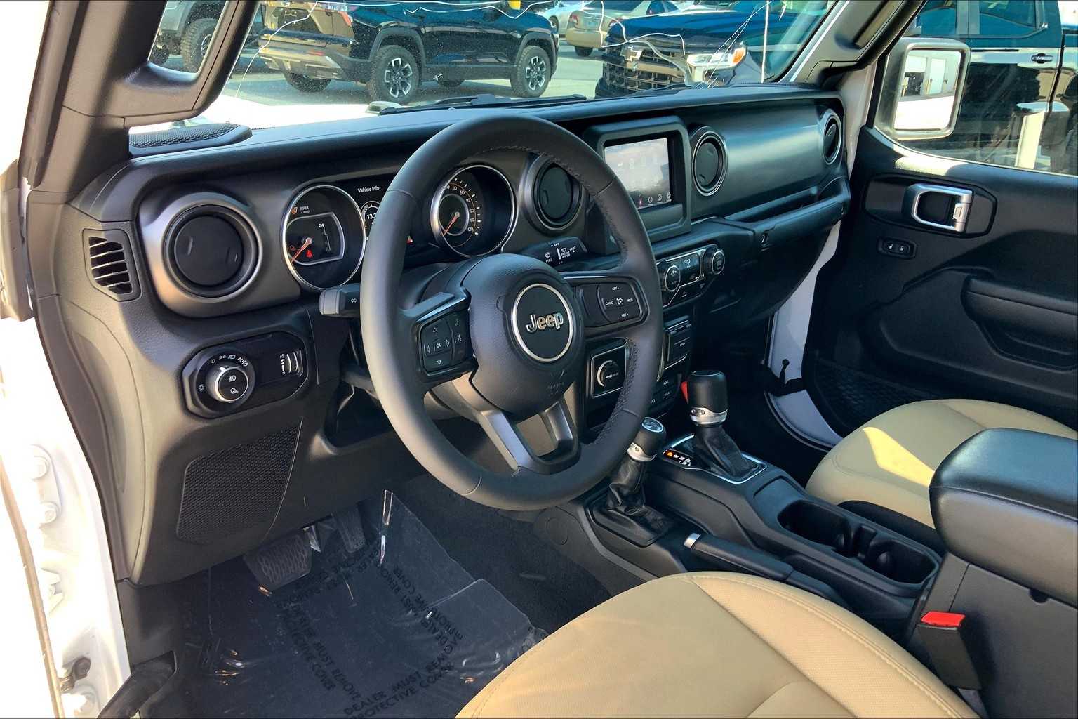 2023 Jeep Gladiator Willys photo 17