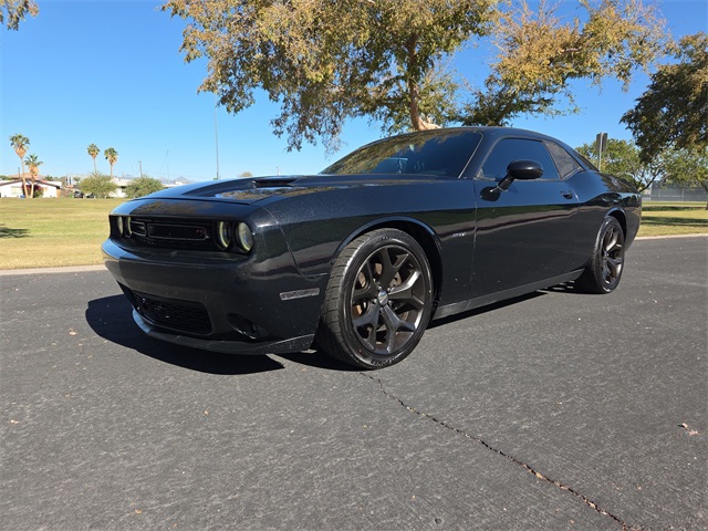 2015 Dodge Challenger SXT Plus photo 2