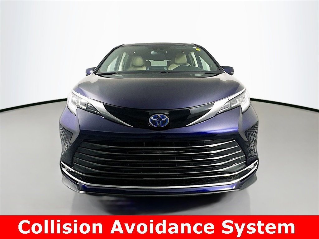 2024 Toyota Sienna Limited photo 3